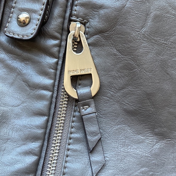 Nine West shoulder bag, grey, two zipper pockets,silver toned hardware, keychain - Picture 3 of 10